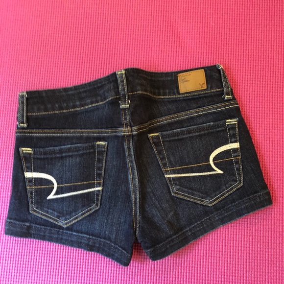 Low-rise Jean Shorts - Picture 2 of 2